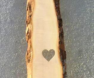 Holzaufsteller mit Herzen und Namen